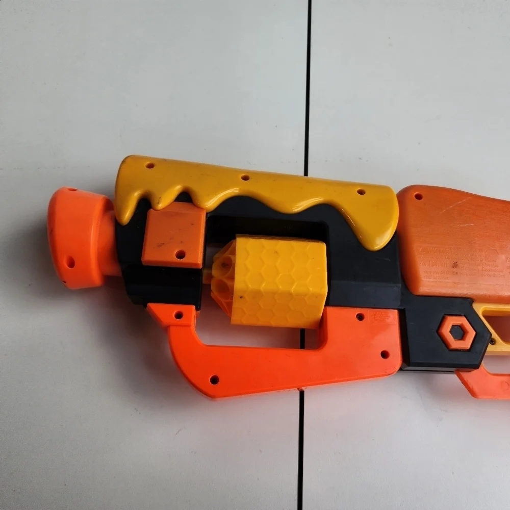 Nerf Roblox Adopt Me!: Bees! Lever Action Dart Blaster, Rotating 8-Dart Drum